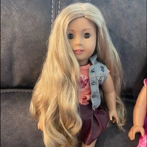 2 American girl dolls, Tenney & Luciana. Excellent condition, smoke free home